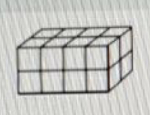 مثلجات، منهما الشكلان المجسم؟ يظهر ثلاثيا أدناه اللذان الشكل البعد كتلة يتكون تعلوه في قمع ما ما الشكل